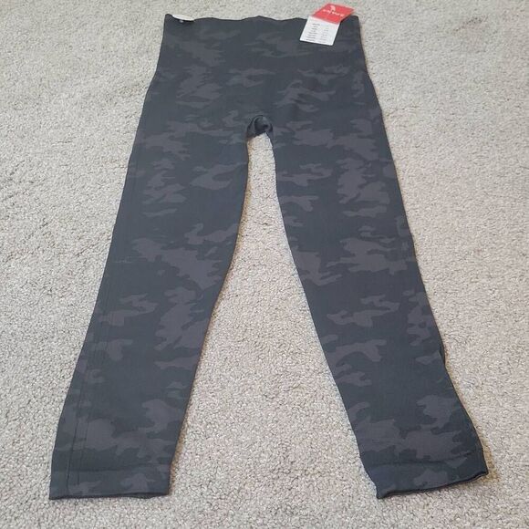 SPANX Pants - Spanx Women's Cropped Lamn Leggings Size M